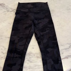 Lululemon Wunder Train High Rise Tight 25” size 4